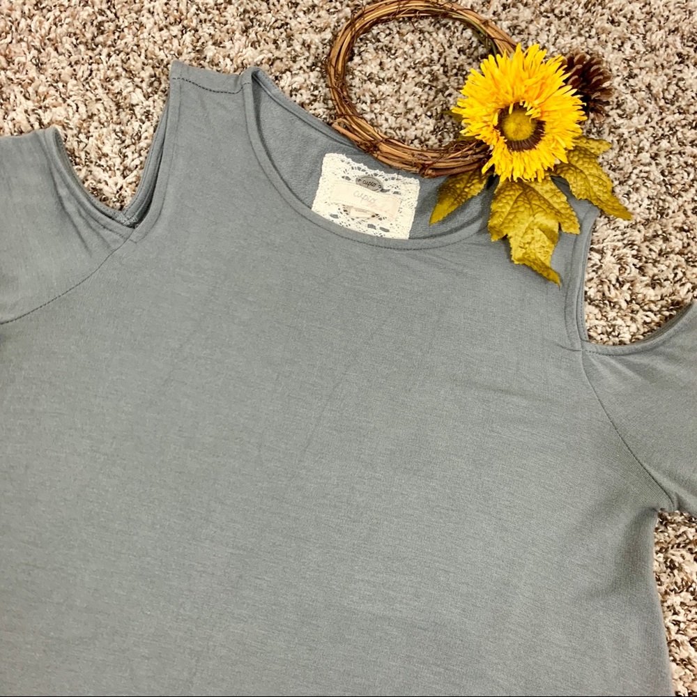 Bloomingdale’s Cupio Cold Shoulder Grey Tunic - Picture 7 of 8